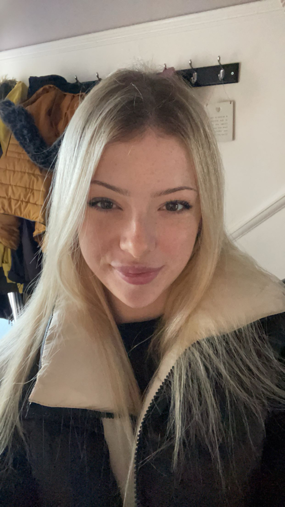 A image of a young worker called Jaymee-Lee smiling at the camera